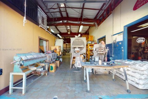 Propiedad comercial en venta en Homestead, Florida № 1939783 - foto 28