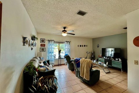 Casa en venta en Land O' Lakes, Florida, 3 dormitorios, 203.64 m2 № 1907296 - foto 28