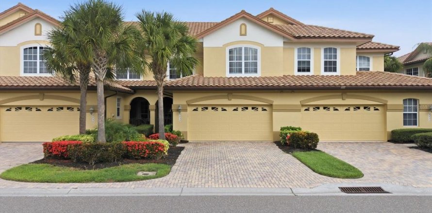 Townhouse in Lakewood Ranch, Florida 4 bedrooms, 253.9 sq.m. № 2238715