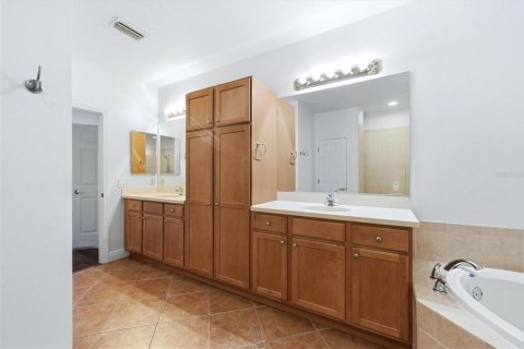 Townhouse in Lakewood Ranch, Florida 4 bedrooms, 253.9 sq.m. № 2238715 - photo 17