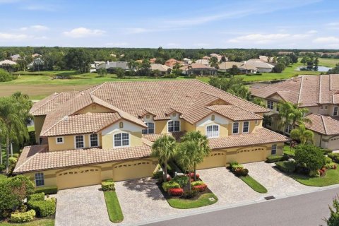Townhouse in Lakewood Ranch, Florida 4 bedrooms, 253.9 sq.m. № 2238715 - photo 3