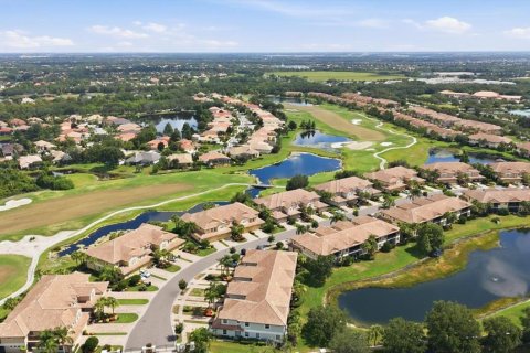 Townhouse in Lakewood Ranch, Florida 4 bedrooms, 253.9 sq.m. № 2238715 - photo 4