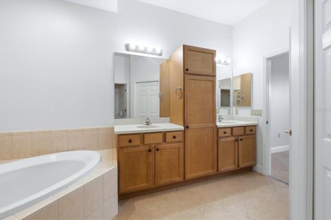 Townhouse in Lakewood Ranch, Florida 4 bedrooms, 253.9 sq.m. № 2238715 - photo 18
