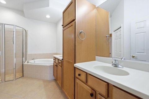 Townhouse in Lakewood Ranch, Florida 4 bedrooms, 253.9 sq.m. № 2238715 - photo 16