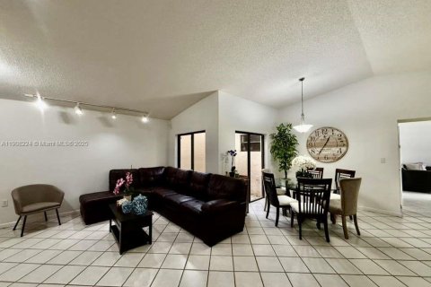 Снять в аренду виллу или дом в Майами, Флорида 4 спальни, 147.44м2, № 1964300 - фото 13