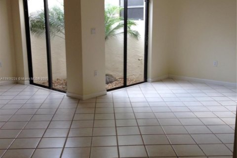 Снять в аренду виллу или дом в Майами, Флорида 4 спальни, 147.44м2, № 1964300 - фото 12