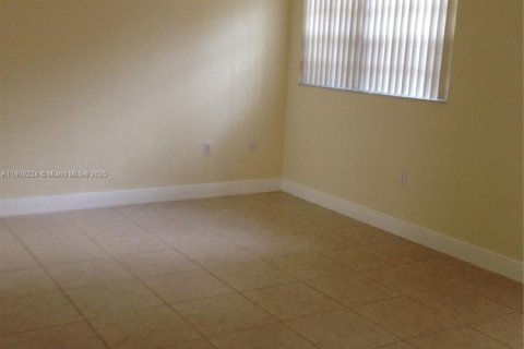 Снять в аренду виллу или дом в Майами, Флорида 4 спальни, 147.44м2, № 1964300 - фото 10