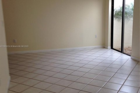 Снять в аренду виллу или дом в Майами, Флорида 4 спальни, 147.44м2, № 1964300 - фото 5