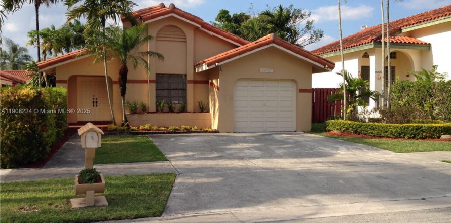 Дом в Майами, Флорида 4 спальни, 147.44м2 № 1964300