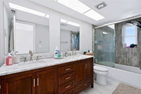 Купить таунхаус в Трежер-Айленд, Флорида 3 комнаты, 137.96м2, № 2348360 - фото 21