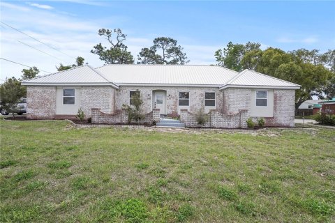 House in Avon Park, Florida 3 bedrooms, 142.14 sq.m. № 1740724 - photo 1