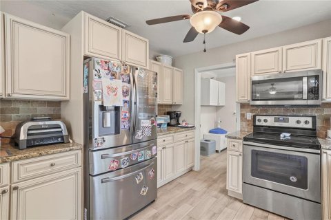 House in Avon Park, Florida 3 bedrooms, 142.14 sq.m. № 1740724 - photo 7