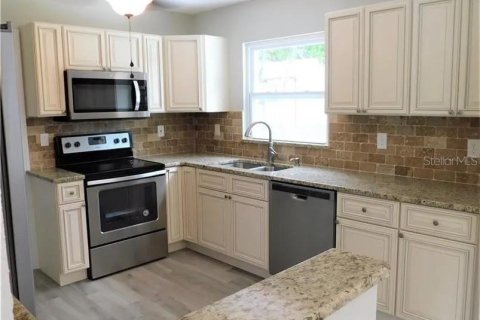 House in Avon Park, Florida 3 bedrooms, 142.14 sq.m. № 1740724 - photo 8