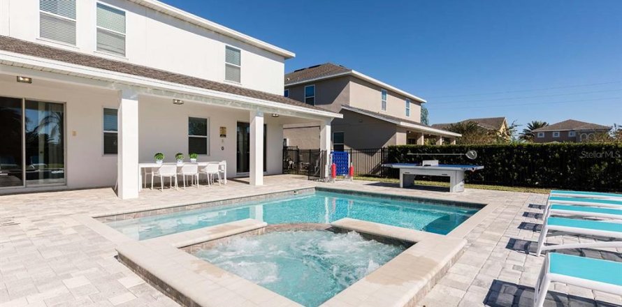 Villa ou maison à Kissimmee, Floride 8 chambres, 335.56 m2 № 2099555