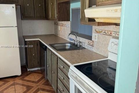 Condominio en venta en Lauderdale Lakes, Florida, 2 dormitorios, 101.08 m2 № 1951114 - foto 6