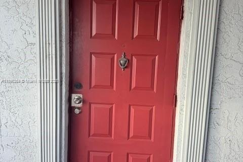 Condominio en venta en Lauderdale Lakes, Florida, 2 dormitorios, 101.08 m2 № 1951114 - foto 3