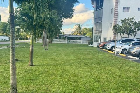 Condominio en venta en Lauderdale Lakes, Florida, 2 dormitorios, 101.08 m2 № 1951114 - foto 17