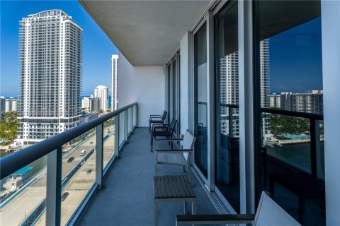 Copropriété à vendre à Hallandale Beach, Floride: 2 chambres, 96.34 m2 № 2090275 - photo 11