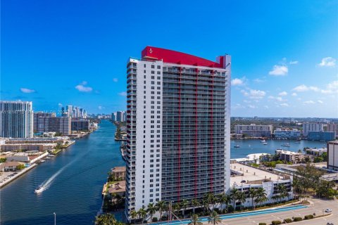 Condo à Hallandale Beach, Floride, 2 chambres  № 2090275
