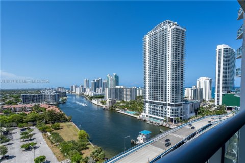 Copropriété à vendre à Hallandale Beach, Floride: 2 chambres, 96.34 m2 № 2090275 - photo 7