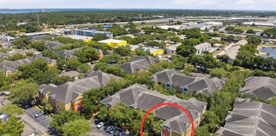 Condominio en Tampa, Florida, 1 dormitorio № 2101422