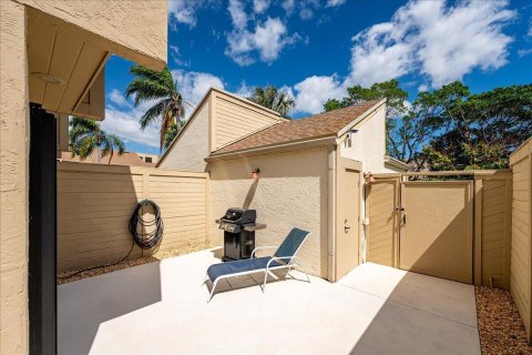 Townhouse in Port St. Lucie, Florida 3 bedrooms, 159.14 sq.m. № 2078308 - photo 7