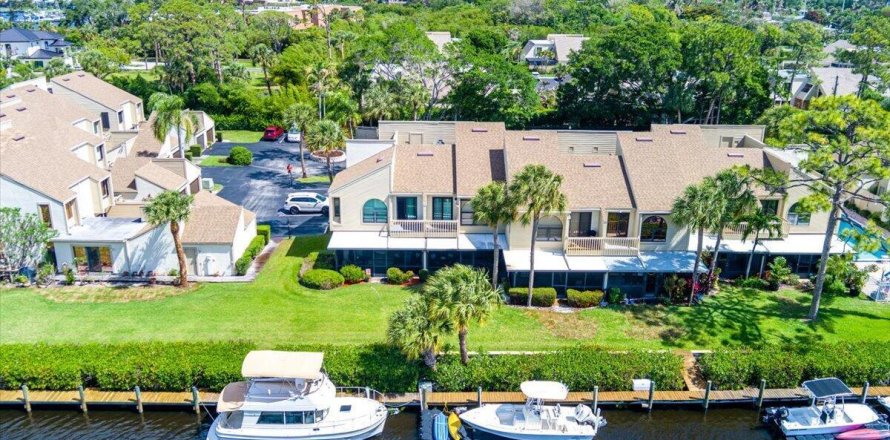 Townhouse in Port St. Lucie, Florida 3 bedrooms, 159.14 sq.m. № 2078308