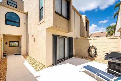 Townhouse in Port St. Lucie, Florida 3 bedrooms, 159.14 sq.m. № 2078308 - photo 6