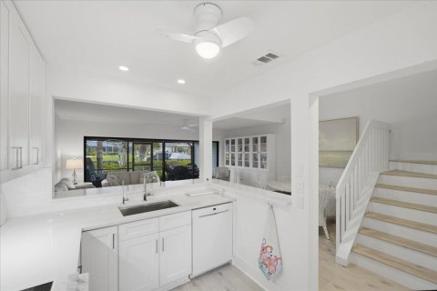 Townhouse in Port St. Lucie, Florida 3 bedrooms, 159.14 sq.m. № 2078308 - photo 10