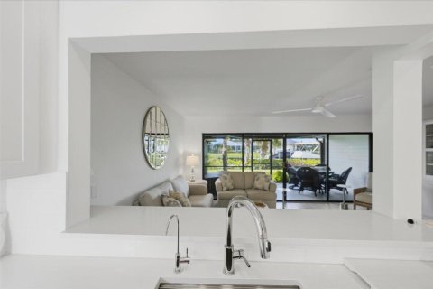 Townhouse in Port St. Lucie, Florida 3 bedrooms, 159.14 sq.m. № 2078308 - photo 14