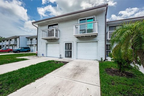Condo in Pinellas Park, Florida, 2 bedrooms  № 1789541 - photo 1