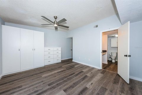 Condo in Pinellas Park, Florida, 2 bedrooms  № 1789541 - photo 24