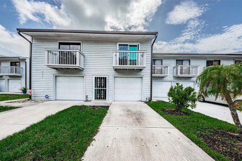 Condo in Pinellas Park, Florida, 2 bedrooms  № 1789541 - photo 2