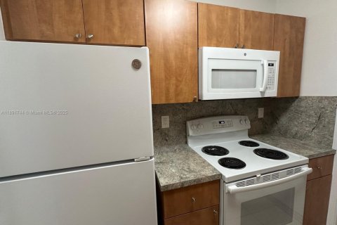 Appartement à louer à Miami, Floride: 1 chambre, 48.31 m2 № 1949346 - photo 2