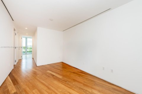 Condominio en venta en Miami Beach, Florida, 3 dormitorios, 231.88 m2 № 1934583 - foto 10