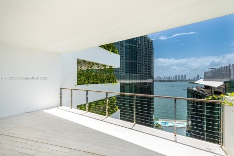 Condominio en venta en Miami Beach, Florida, 3 dormitorios, 231.88 m2 № 1934583 - foto 5