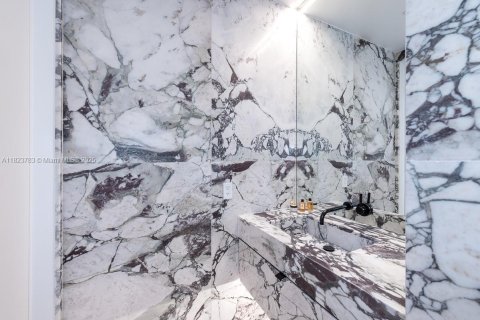 Condominio en venta en Miami Beach, Florida, 3 dormitorios, 231.88 m2 № 1934583 - foto 9