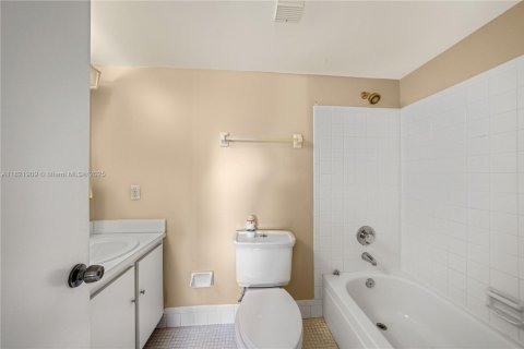 Condominio en venta en Tamarac, Florida, 2 dormitorios, 96.62 m2 № 1784008 - foto 15