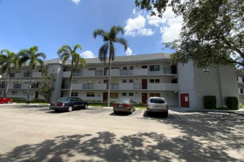 Condominio en venta en Tamarac, Florida, 2 dormitorios, 96.62 m2 № 1784008 - foto 1