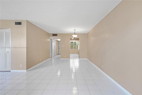 Condominio en venta en Tamarac, Florida, 2 dormitorios, 96.62 m2 № 1784008 - foto 4