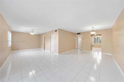 Condominio en venta en Tamarac, Florida, 2 dormitorios, 96.62 m2 № 1784008 - foto 5