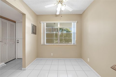 Condominio en venta en Tamarac, Florida, 2 dormitorios, 96.62 m2 № 1784008 - foto 3