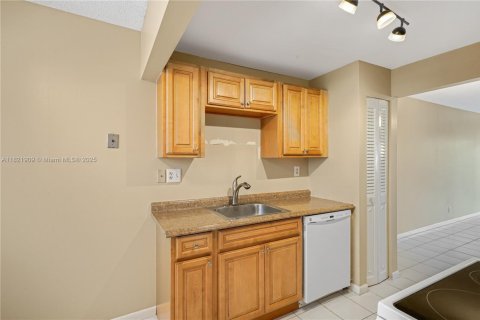 Condominio en venta en Tamarac, Florida, 2 dormitorios, 96.62 m2 № 1784008 - foto 10