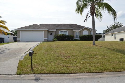 Villa ou maison à louer à Davenport, Floride: 3 chambres, 176.51 m2 № 1879325 - photo 1