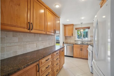 Condo in South Pasadena, Florida, 2 bedrooms № 2201382 - photo 5