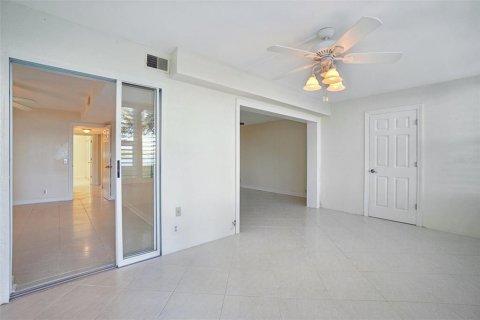 Condo in South Pasadena, Florida, 2 bedrooms № 2201382 - photo 21