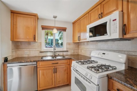Condo in South Pasadena, Florida, 2 bedrooms № 2201382 - photo 3