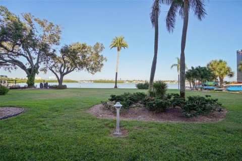 Condo in South Pasadena, Florida, 2 bedrooms № 2201382 - photo 26
