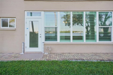 Condo in South Pasadena, Florida, 2 bedrooms № 2201382 - photo 29