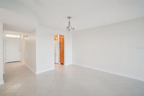 Condo in South Pasadena, Florida, 2 bedrooms № 2201382 - photo 8